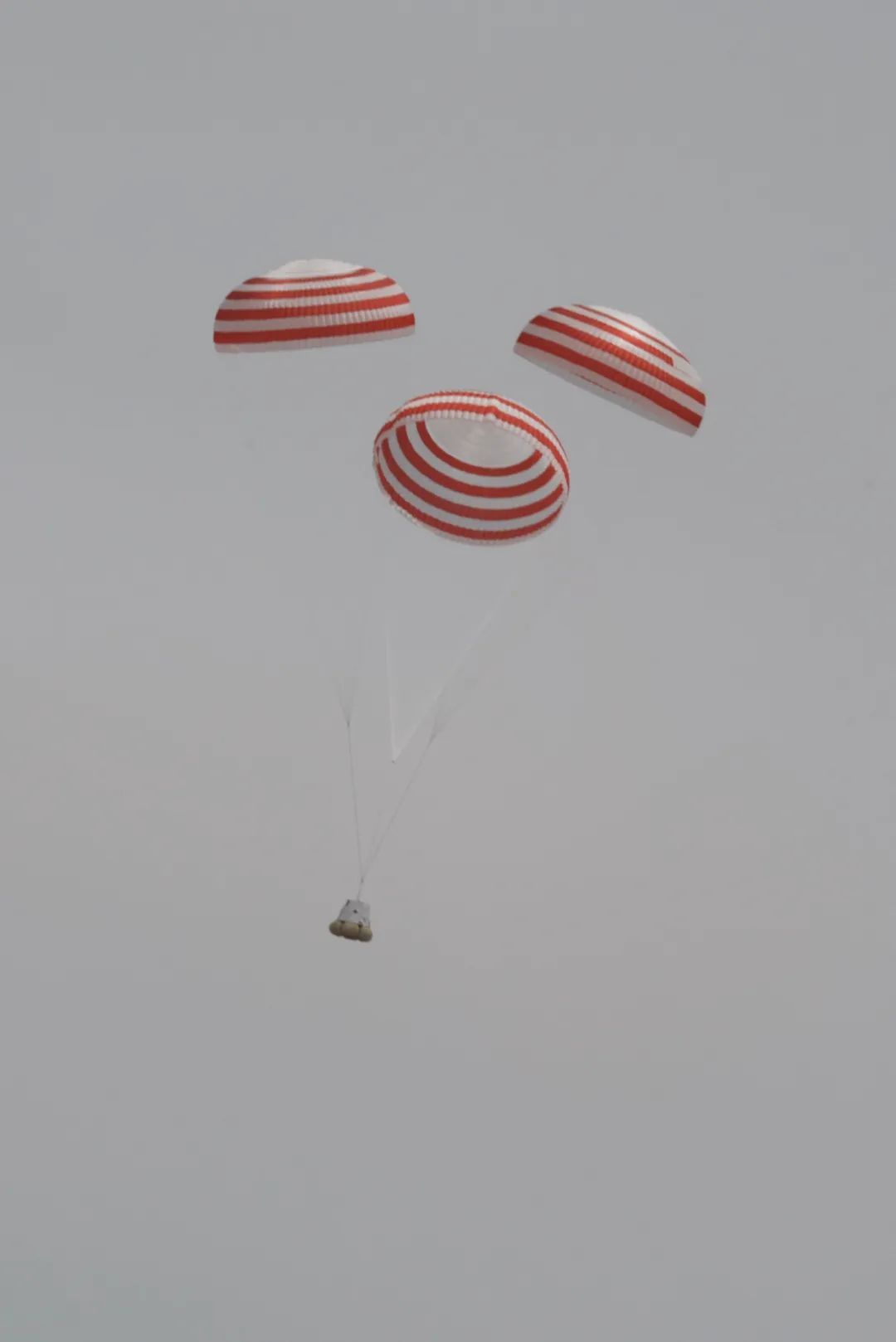 我国新一代载人飞船“梦舟”零高度逃逸飞行试验取得圆满成功 我国新一代载人飞船“梦舟”零高度逃逸飞行试验取得圆满成功