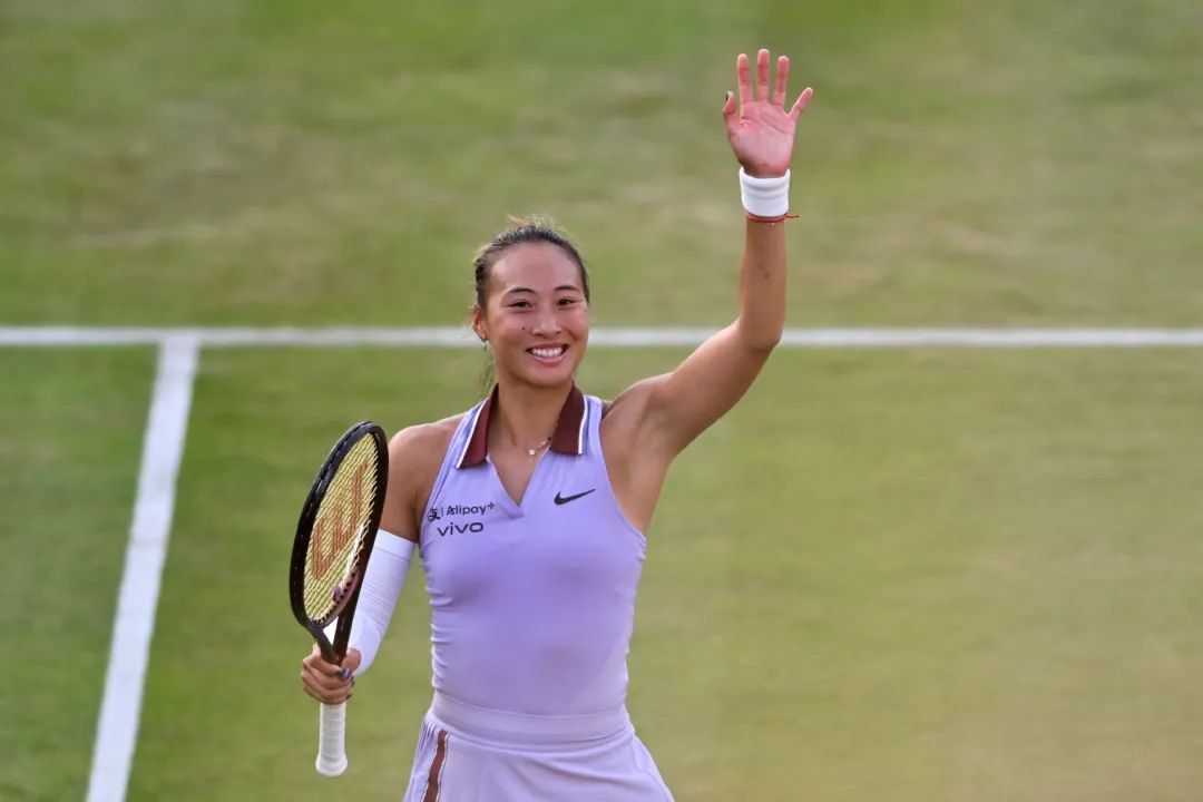 郑钦文新球鞋已到位！谈及排名首进世界前4：不爱看排名，实力够强就能赢