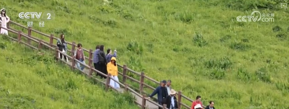 古老习俗“活”起来、“避暑+探险”“火”起来 暑期文旅热力全开 古老习俗“活”起来、“避暑+探险”“火”起来 暑期文旅热力全开