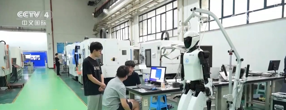 从“小突破”到“大布局” 人形机器人展示场景朝向“实用化工具”加速跑 从“小突破”到“大布局” 人形机器人展示场景朝向“实用化工具”加速跑