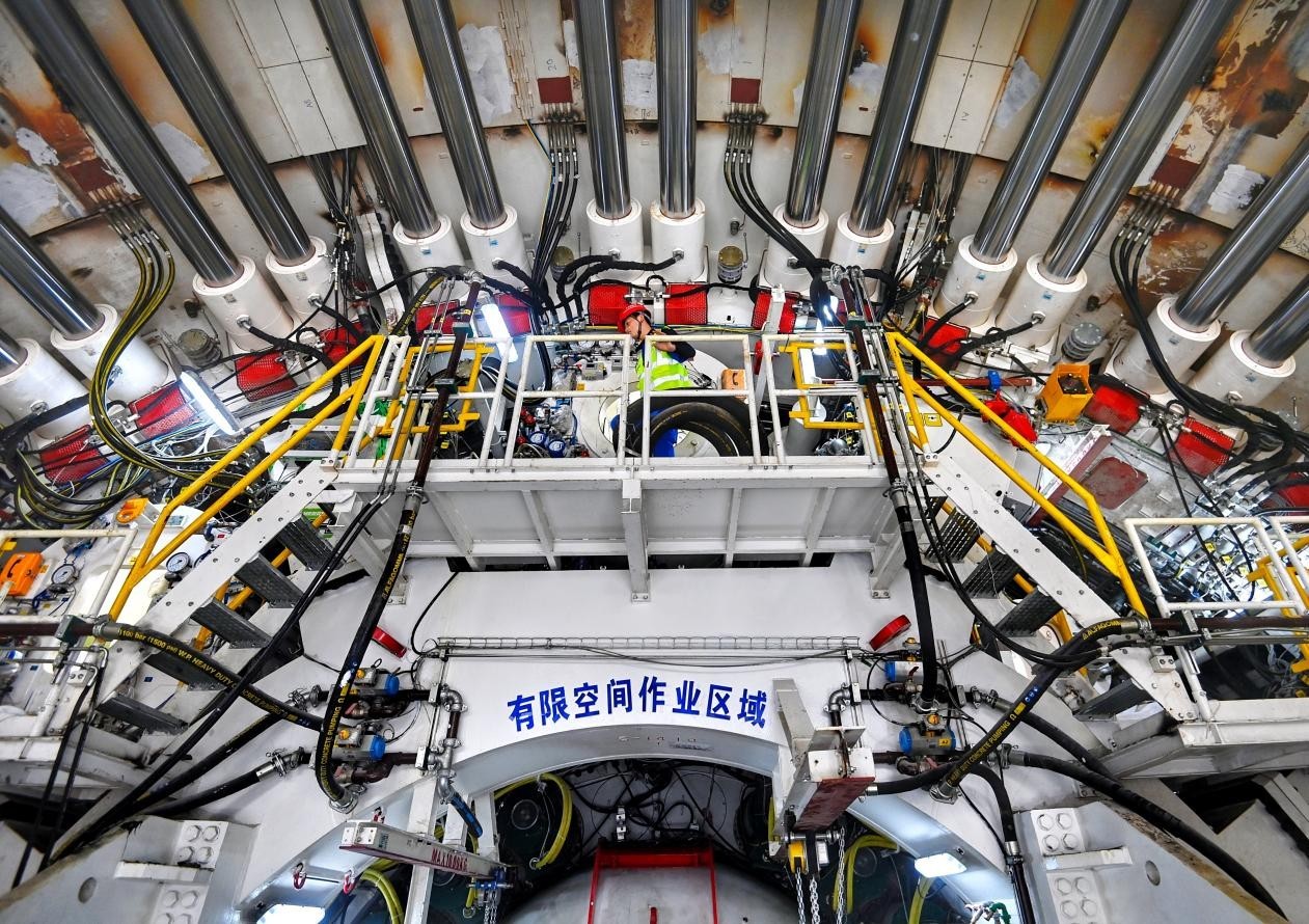 济南穿黄隧道工程 “征程号”盾构机开始掘进