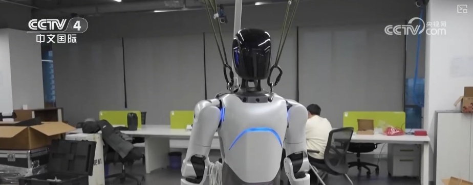 从“小突破”到“大布局” 人形机器人展示场景朝向“实用化工具”加速跑 从“小突破”到“大布局” 人形机器人展示场景朝向“实用化工具”加速跑