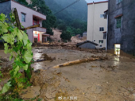 0点巡查她救下57人 0点巡查她救下57人