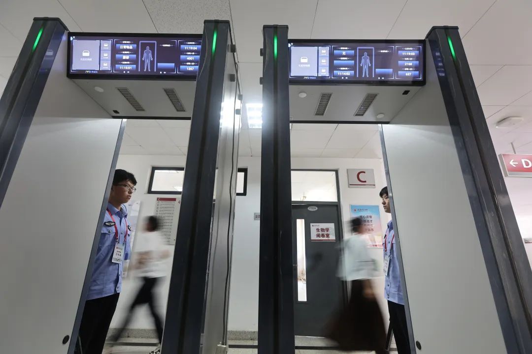 现场直击!天津高考试卷成绩如何“出炉” 现场直击!天津高考试卷成绩如何“出炉”