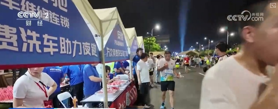 “八小时外”消费火热 夏日经济“夜动力”撬动消费“夜”态新引擎 “八小时外”消费火热 夏日经济“夜动力”撬动消费“夜”态新引擎