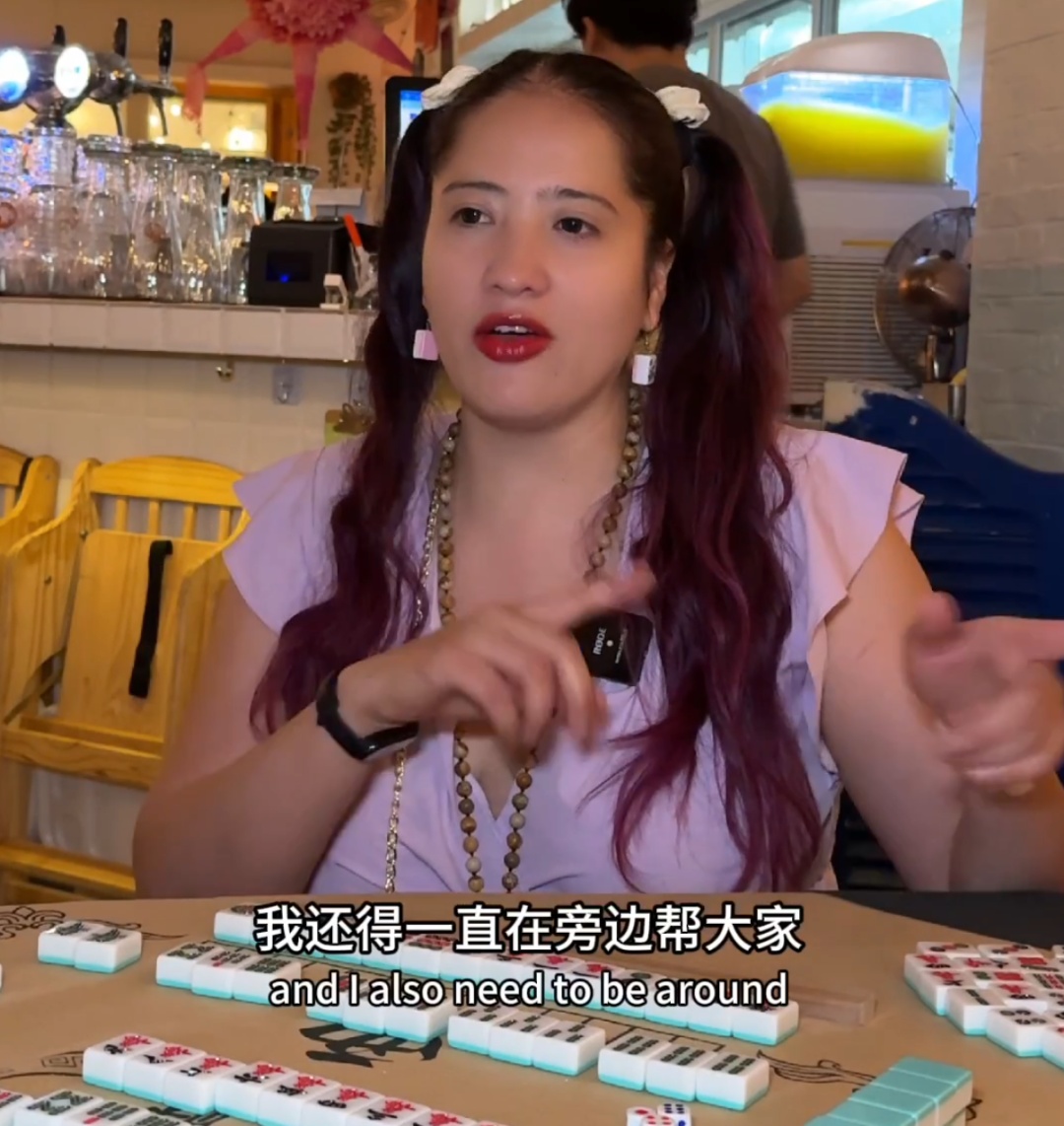 在上海,一群不懂中文的老外挤进麻将赛道,并彻底着迷!女演员一句话道出真谛→ 在上海,一群不懂中文的老外挤进麻将赛道,并彻底着迷!女演员一句话道出真谛→