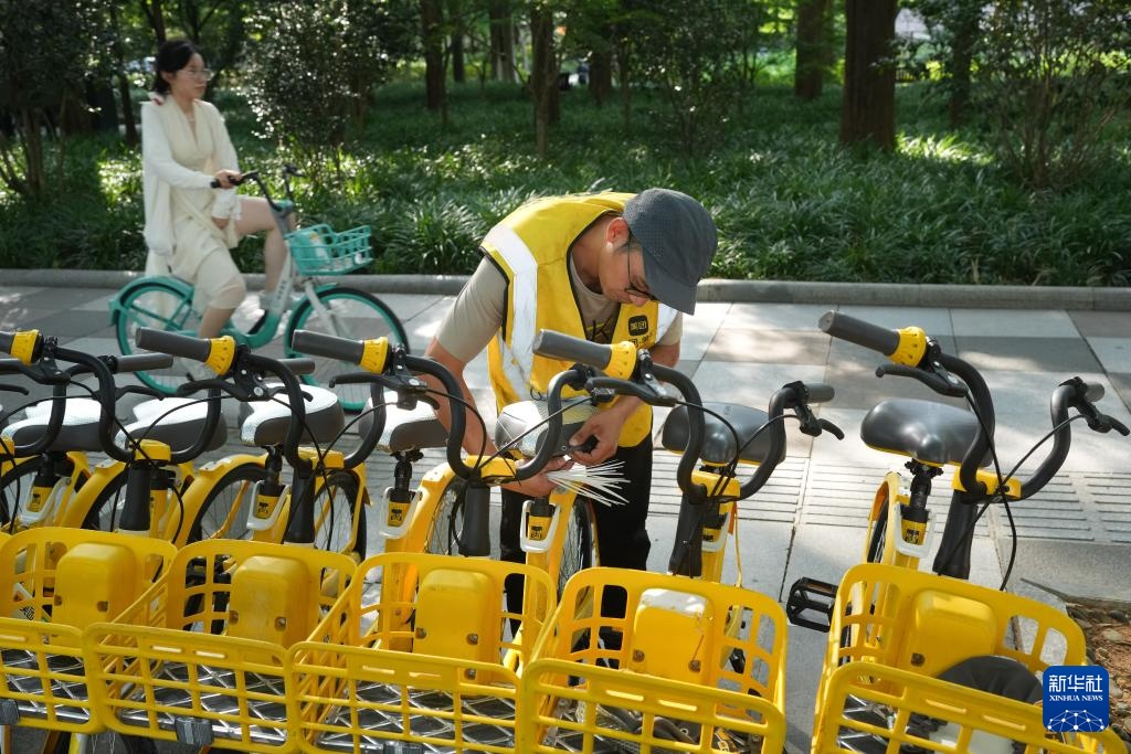 杭州:共享单车安装清凉坐垫 杭州:共享单车安装清凉坐垫