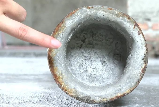 “滚筒舞者”网上走红 水磨石匠人的26年钻研