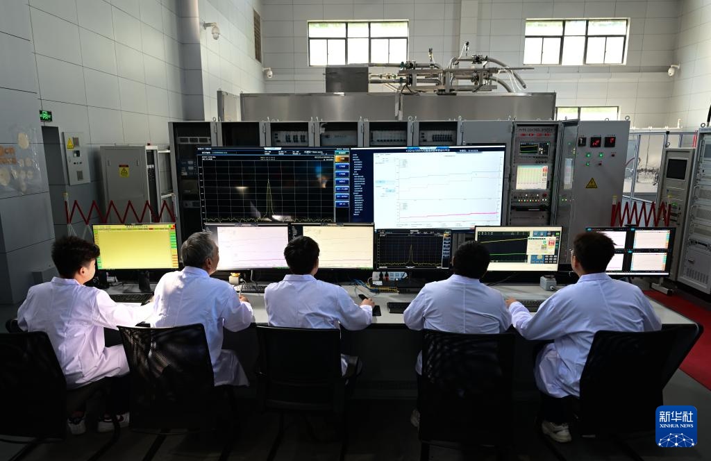 大科学装置“夸父”低杂波电流驱动系统完成测试并通过验收