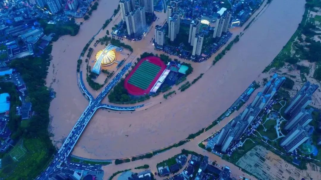 红色预警！一级应急响应！广东一地发布紧急动员令，全县停课、停工、停产、停运、停业