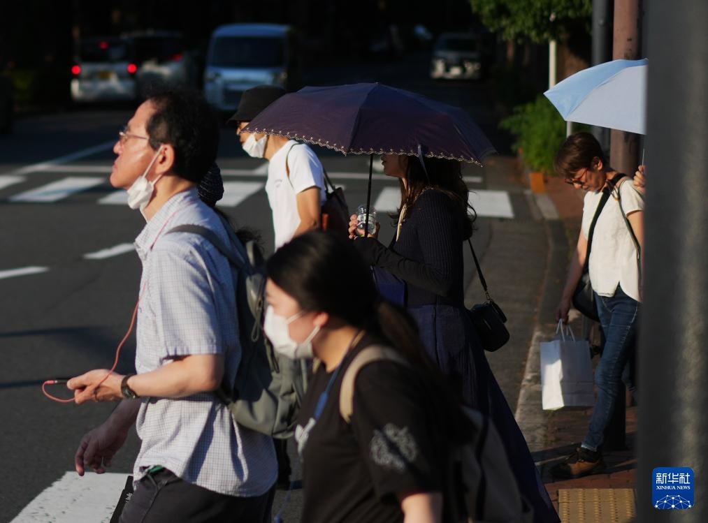 日本东京遭遇高温天气 日本东京遭遇高温天气