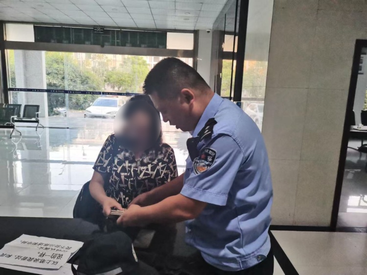 手机被远程操控黑屏,卡里的140万岌岌可危!紧要关头…… 手机被远程操控黑屏,卡里的140万岌岌可危!紧要关头……