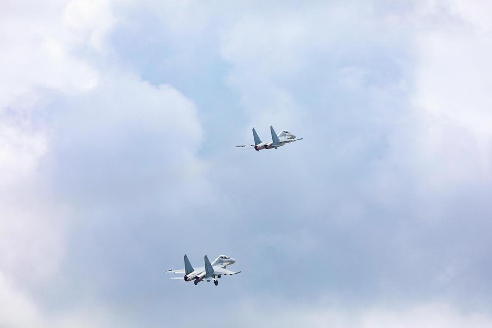 翱翔天际!看对空、对地、对海多课目异型机协同训练 翱翔天际!看对空、对地、对海多课目异型机协同训练