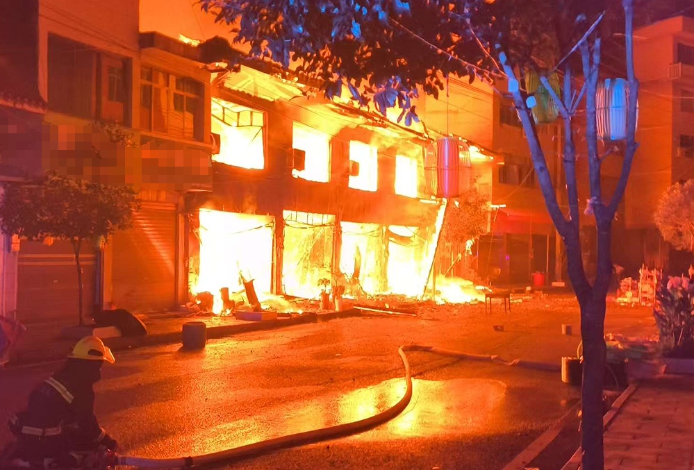 男子酒后“兑现”狂言,烧毁5家损失超百万!放火罪怎么判? 男子酒后“兑现”狂言,烧毁5家损失超百万!放火罪怎么判?