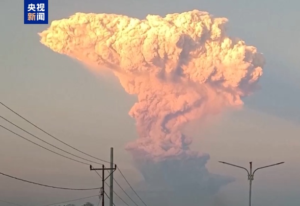因火山喷发，巴厘岛数十架航班取消，“火山灰柱高达1万米”
