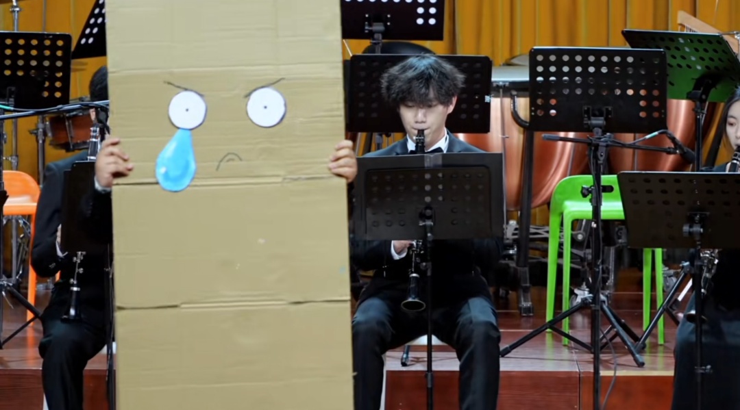 上海的这个表演爆笑刷屏！网友：台上的他们怎么忍住不笑的？