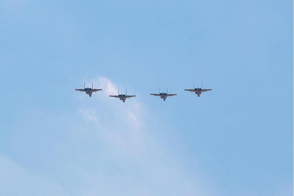 翱翔天际!看对空、对地、对海多课目异型机协同训练 翱翔天际!看对空、对地、对海多课目异型机协同训练