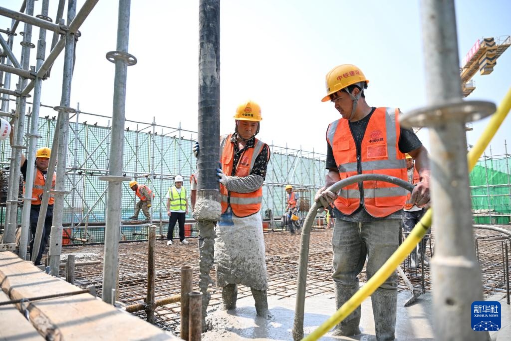 雄忻高铁河北段站房主体结构全部封顶 雄忻高铁河北段站房主体结构全部封顶