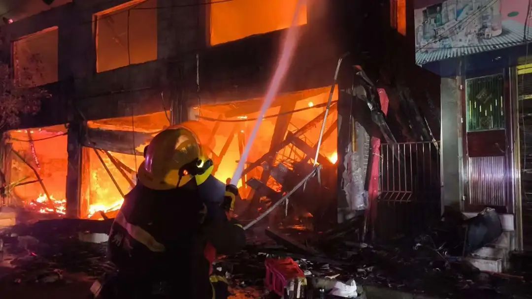 男子酒后“兑现”狂言,烧毁5家损失超百万!放火罪怎么判? 男子酒后“兑现”狂言,烧毁5家损失超百万!放火罪怎么判?