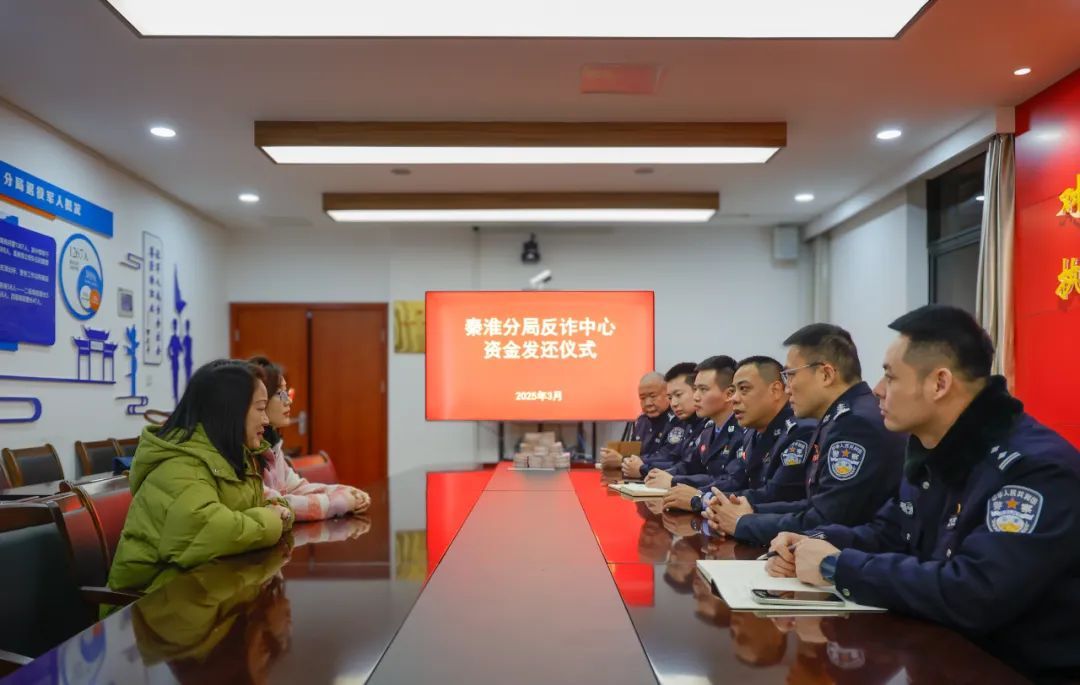 金店店员一个举动救了两家人！