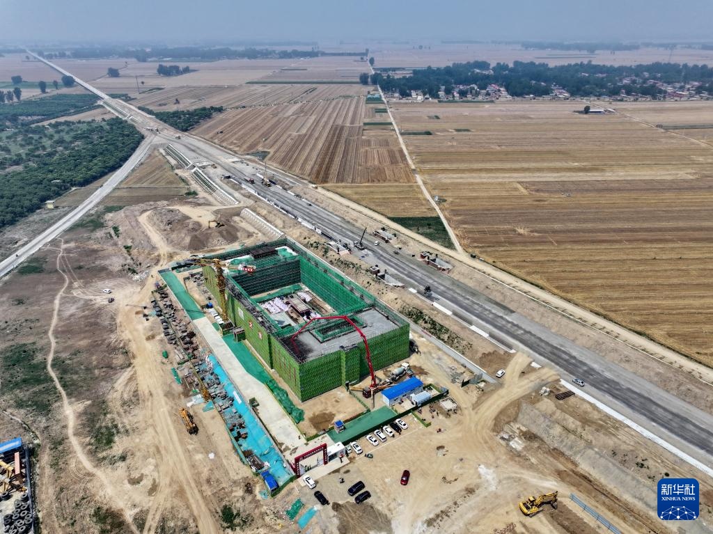 雄忻高铁河北段站房主体结构全部封顶 雄忻高铁河北段站房主体结构全部封顶