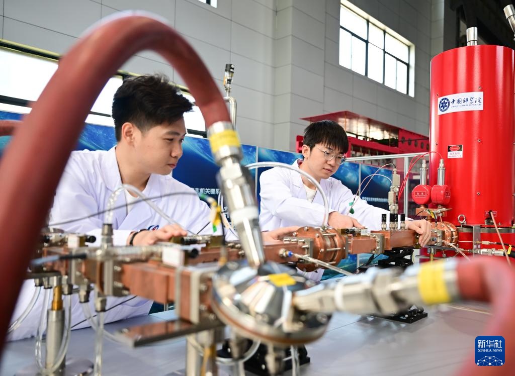 大科学装置“夸父”低杂波电流驱动系统完成测试并通过验收