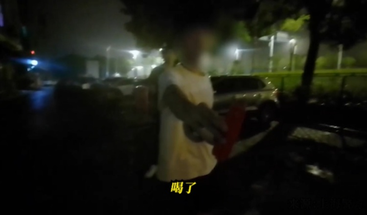 男子撞车被索赔8000元愤怒报警,警察一查事大了! 男子撞车被索赔8000元愤怒报警,警察一查事大了!