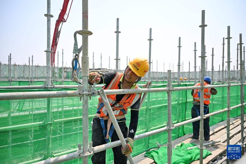 雄忻高铁河北段站房主体结构全部封顶 雄忻高铁河北段站房主体结构全部封顶