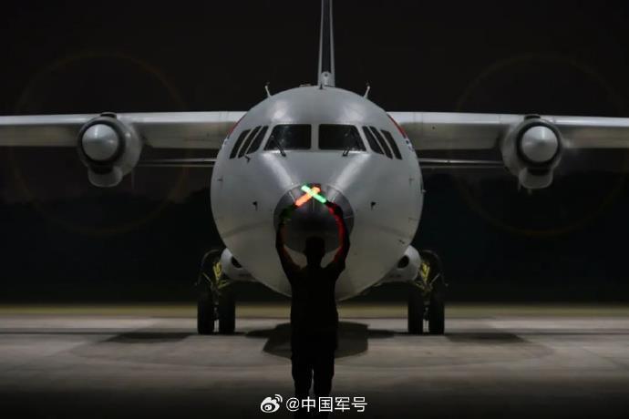 昼夜不停！战鹰与晚霞同框氛围感拉满