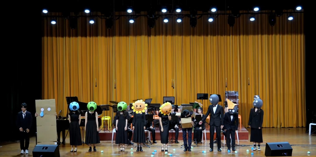 上海的这个表演爆笑刷屏！网友：台上的他们怎么忍住不笑的？