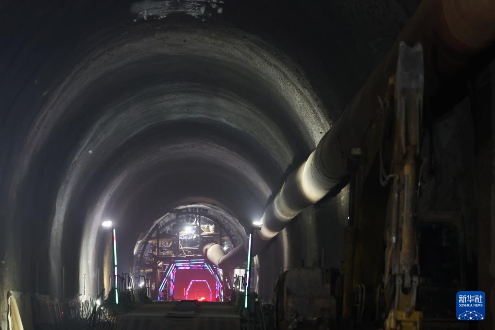 兰合铁路全线控制性工程黄家岭隧道贯通 兰合铁路全线控制性工程黄家岭隧道贯通