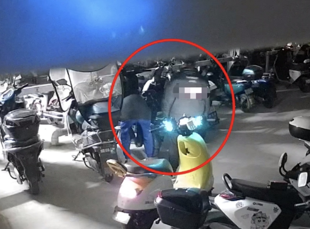 市民骑电动车上班差点冲出马路，竟是刹车卡钳被盗，已发生多起，警方：5人被刑拘