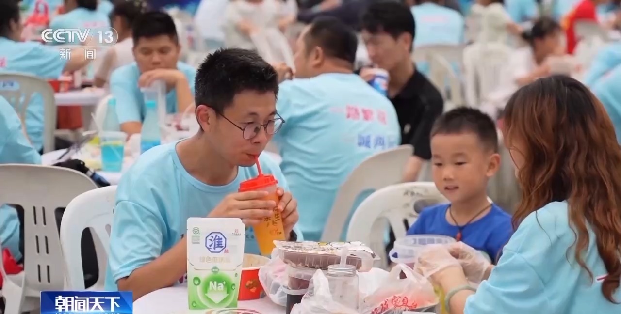 场内场外一样热闹!看“苏超”如何玩转“搭子经济” 场内场外一样热闹!看“苏超”如何玩转“搭子经济”