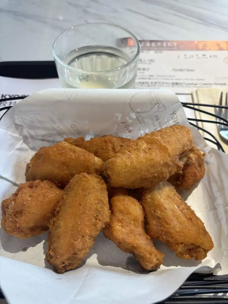 免费吃面、咖啡7折……上海有人每天都来吃！凭电影票就有优惠，别忘了用哦