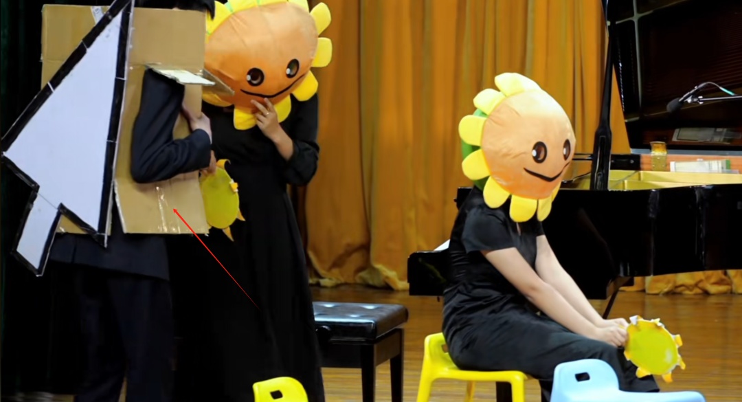 上海的这个表演爆笑刷屏！网友：台上的他们怎么忍住不笑的？