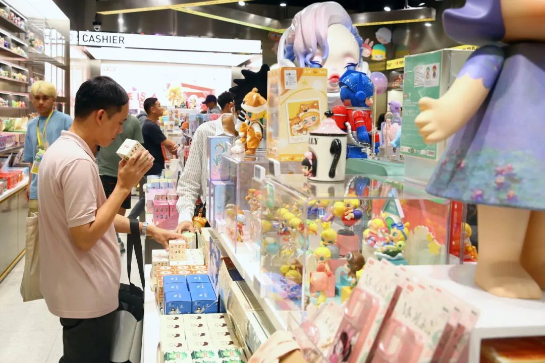 108万元?当拉布布站上拍卖台→ 108万元?当拉布布站上拍卖台→