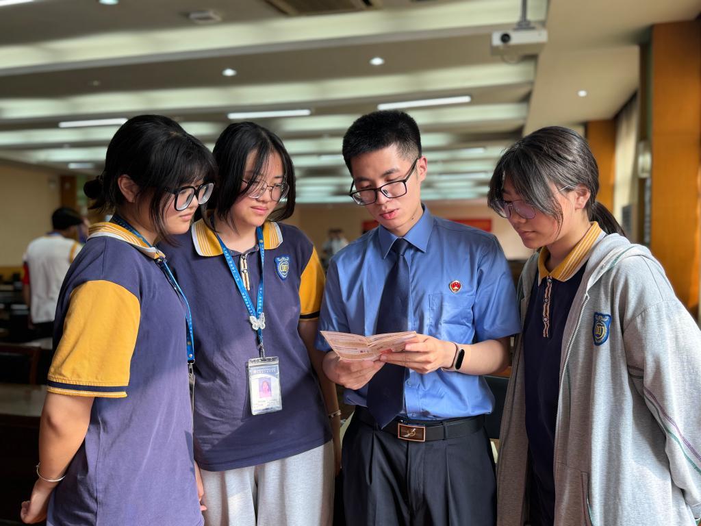 老骗局新变种 海外学子成电诈“猎物” 老骗局新变种 海外学子成电诈“猎物”