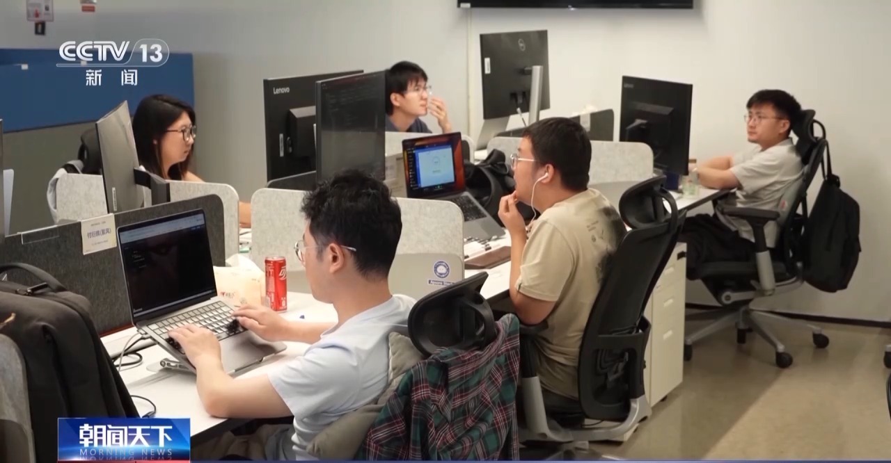 @高校毕业生 AI岗爆火 还有这些岗位在等你 @高校毕业生 AI岗爆火 还有这些岗位在等你