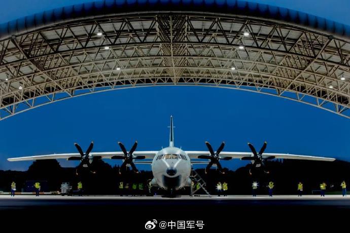 昼夜不停！战鹰与晚霞同框氛围感拉满