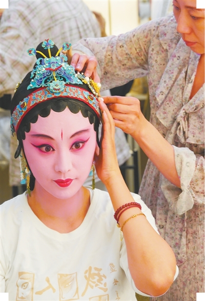 材美工巧 国风饰品成为心头好(文化中国行·这些美 很中国) 材美工巧 国风饰品成为心头好(文化中国行·这些美 很中国)