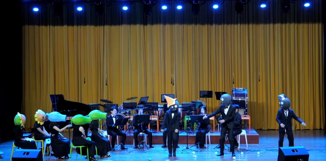 上海的这个表演爆笑刷屏！网友：台上的他们怎么忍住不笑的？