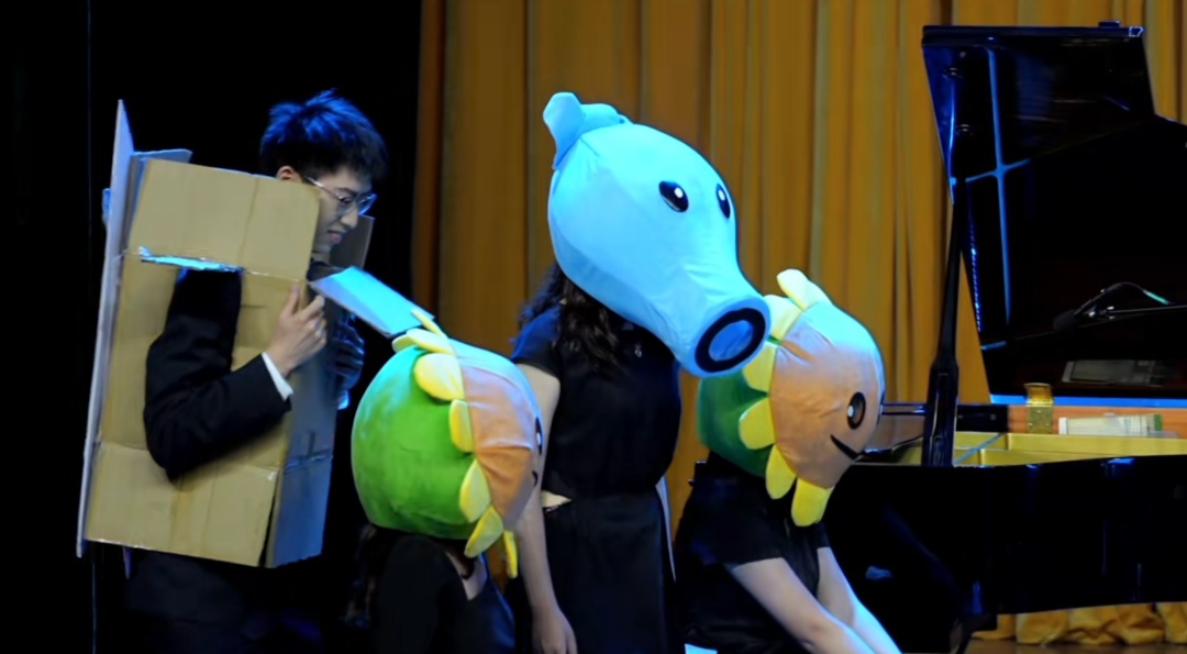 上海的这个表演爆笑刷屏！网友：台上的他们怎么忍住不笑的？