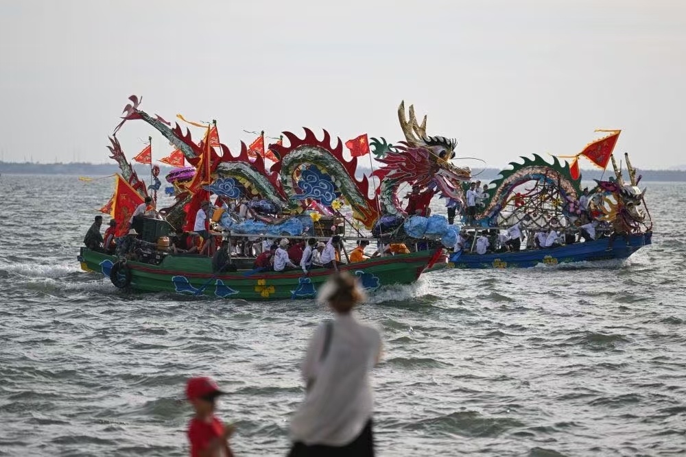 “苏超现象”引发多地深思:怎样踢出文体旅融合的“好球”? “苏超现象”引发多地深思:怎样踢出文体旅融合的“好球”?
