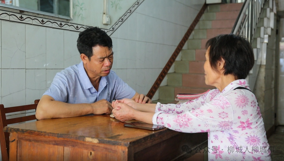 轮椅拐杖追着跑!柳州这个男人,竟“骗”了村民37年 轮椅拐杖追着跑!柳州这个男人,竟“骗”了村民37年