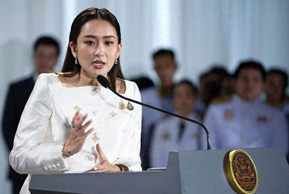 通话录音引争议 泰国上议院要求罢免总理佩通坦