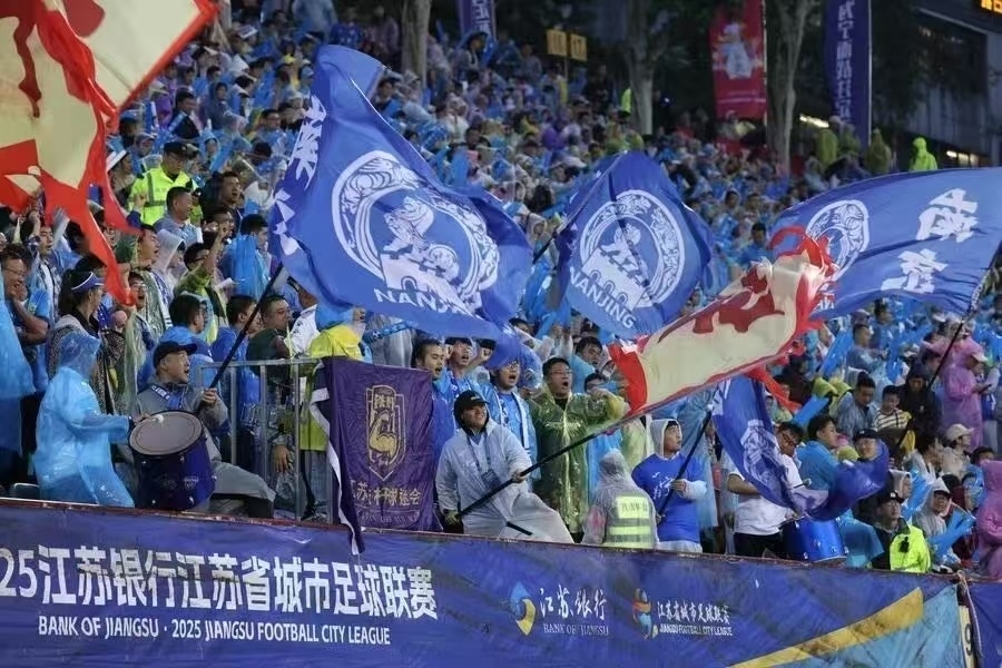 “苏超现象”引发多地深思:怎样踢出文体旅融合的“好球”? “苏超现象”引发多地深思:怎样踢出文体旅融合的“好球”?