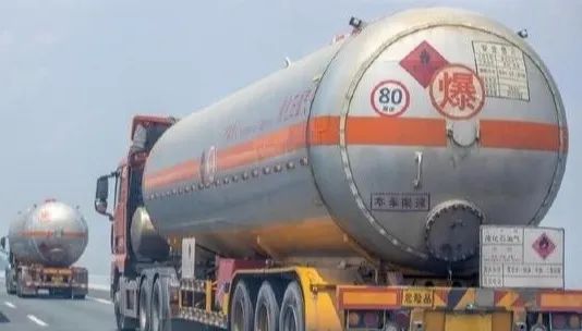 @危化品运输车辆驾驶人,出发前、行车中,这些一定要注意→ @危化品运输车辆驾驶人,出发前、行车中,这些一定要注意→