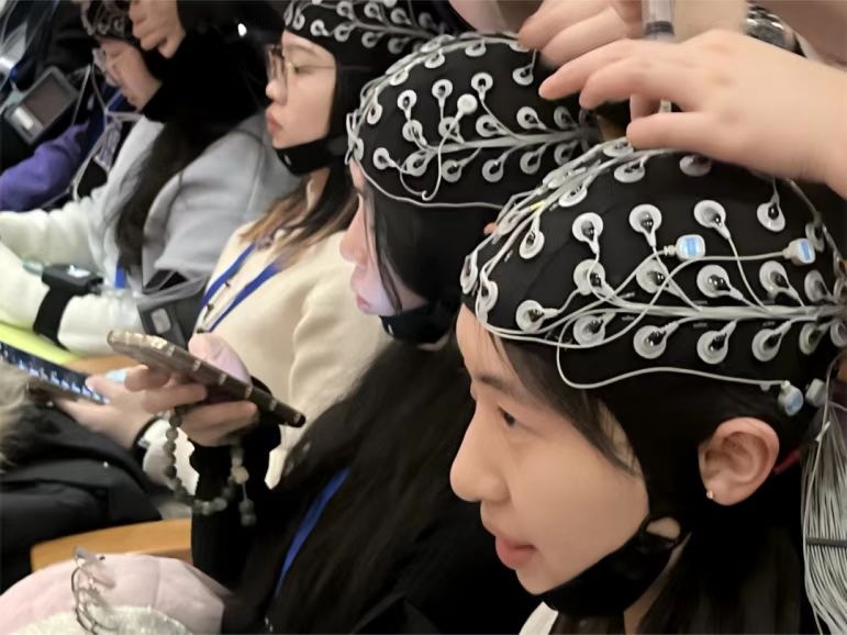 清华惊现神秘高科技组织?团队独家回应→ 清华惊现神秘高科技组织?团队独家回应→