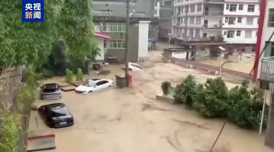 重庆彭水多个乡镇遭暴雨袭击:出现山洪汛情部分道路中断,暂无人员伤亡报告 重庆彭水多个乡镇遭暴雨袭击:出现山洪汛情部分道路中断,暂无人员伤亡报告