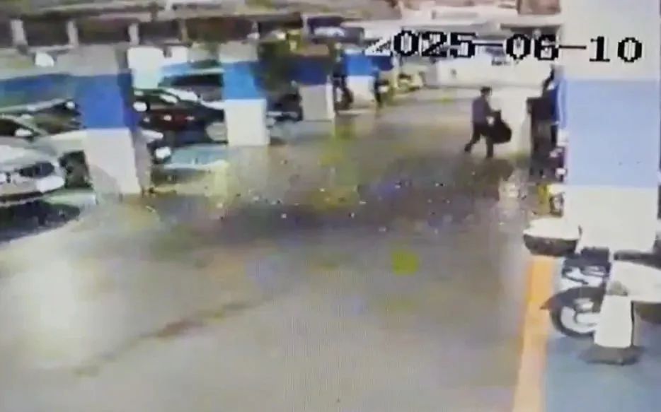 “坏了!6万块被我当垃圾扔了!” “坏了!6万块被我当垃圾扔了!”